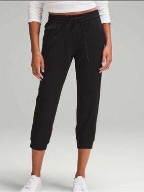 Lululemon Soft Jersey Classic-Fit Mid-Rise Cropped Jogger Black Size 4